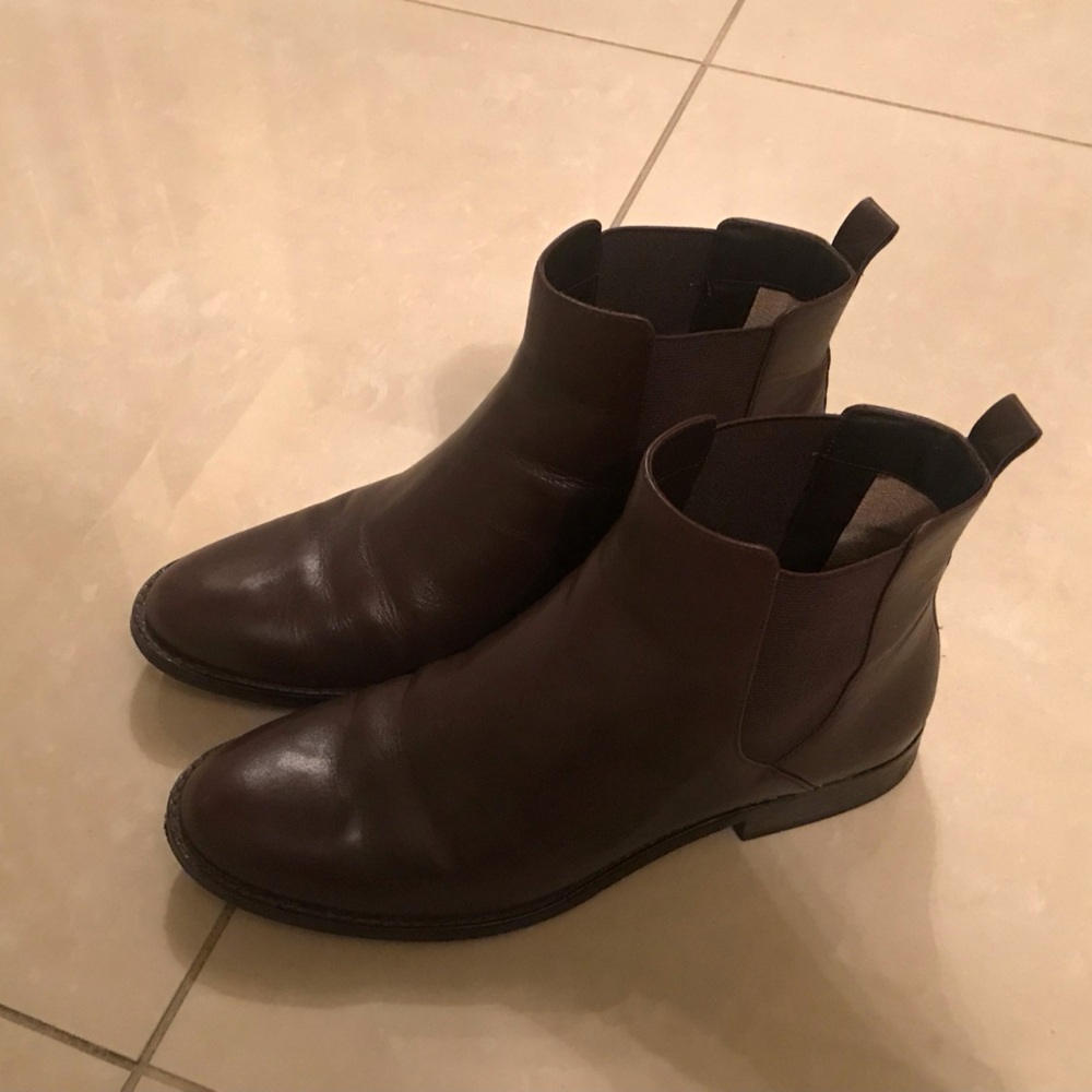 Michael Kors Mocha Brown Leather Chelsea Boots (Retail $325CAD)